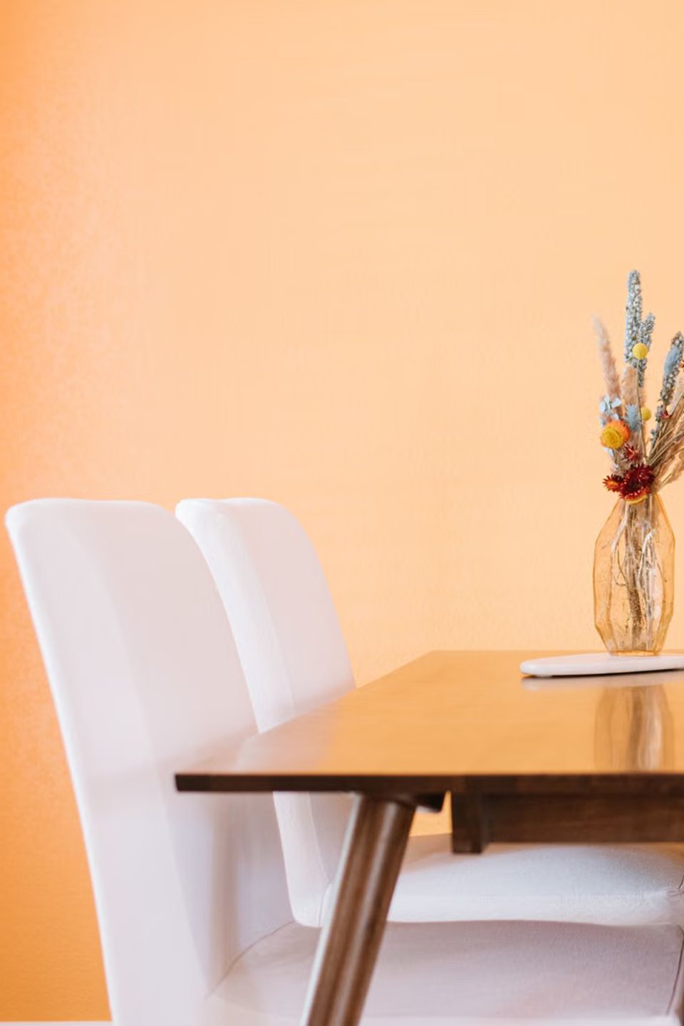 Ora dining table in solid walnut