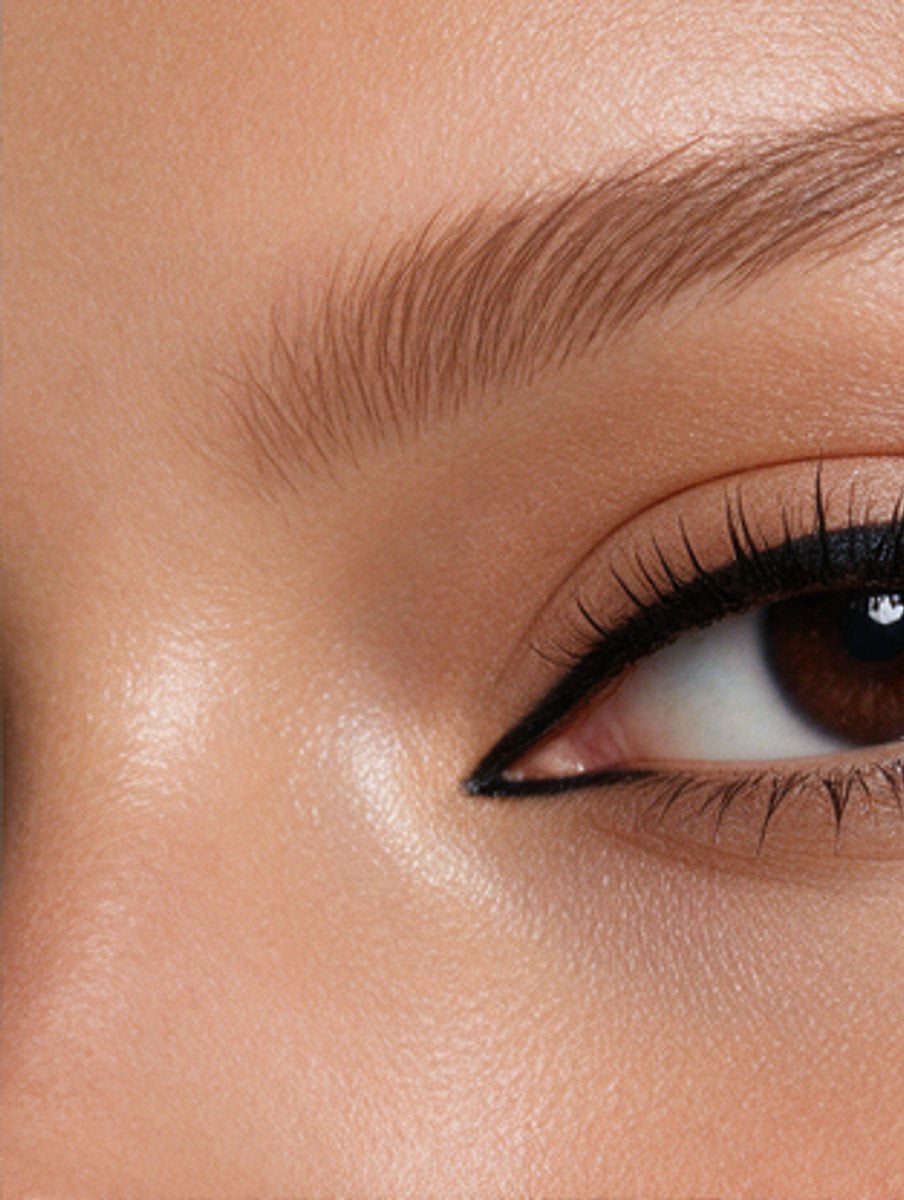 Close study of a graphic liner and lash line