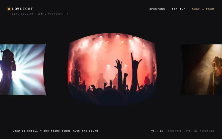 ThreeJS Curved Distortion Slider preview